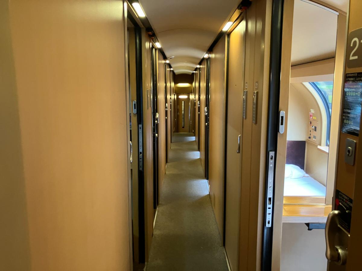 285系電車の通路