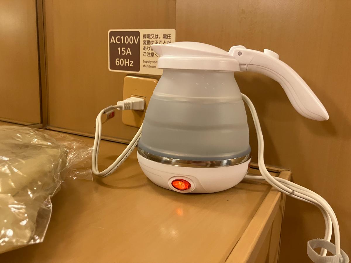 個室内でケトル