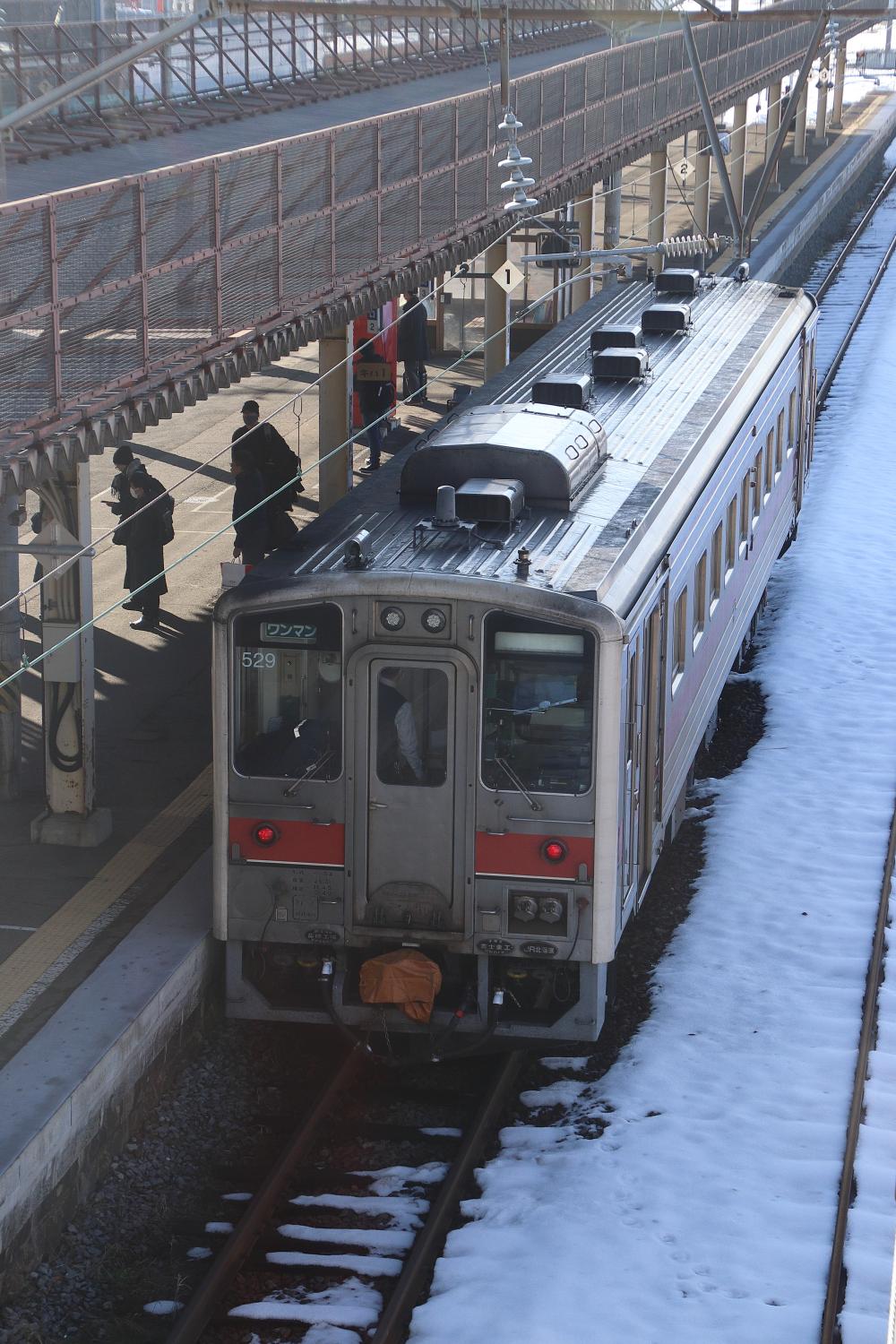 深川駅で折り返し待ちをするキハ54形