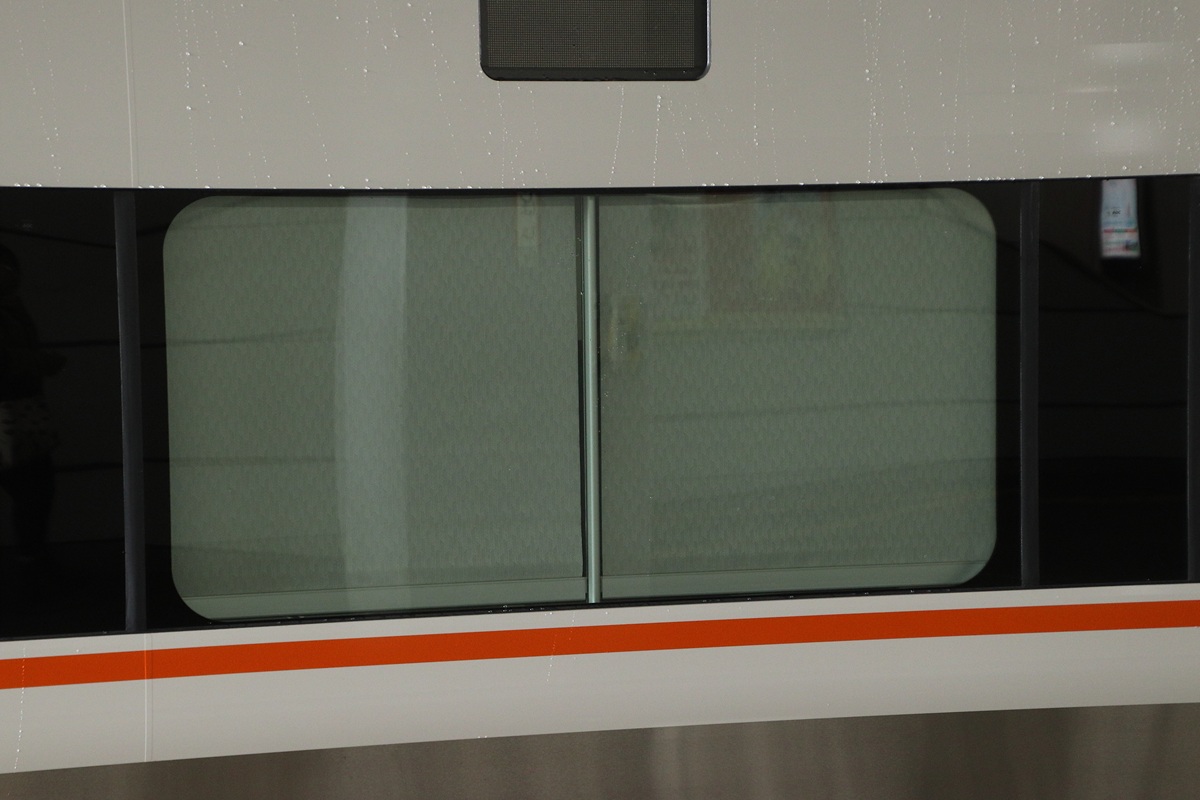 385系の側窓