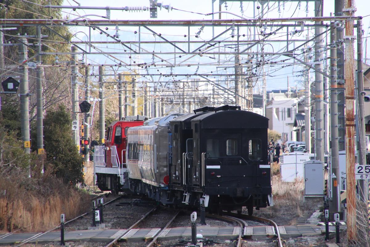日本車輌に向かう甲種輸送列車